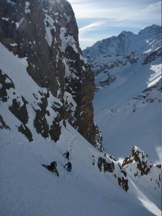 #3 Gardette : La traversee qui fait le cote un peu expo du couloir - mais en fait ca passe aussi a ski dessous, c Gardette : La traversee qui fait le cote un peu expo du couloir - mais en fait ca passe aussi a ski dessous, c'est juste moins la ligne logique
