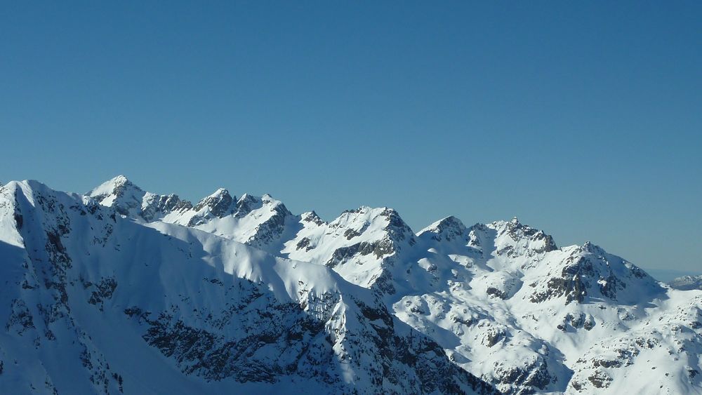 #15 Belledonne : vue sur le versant Est de Belledonne Belledonne : vue sur le versant Est de Belledonne