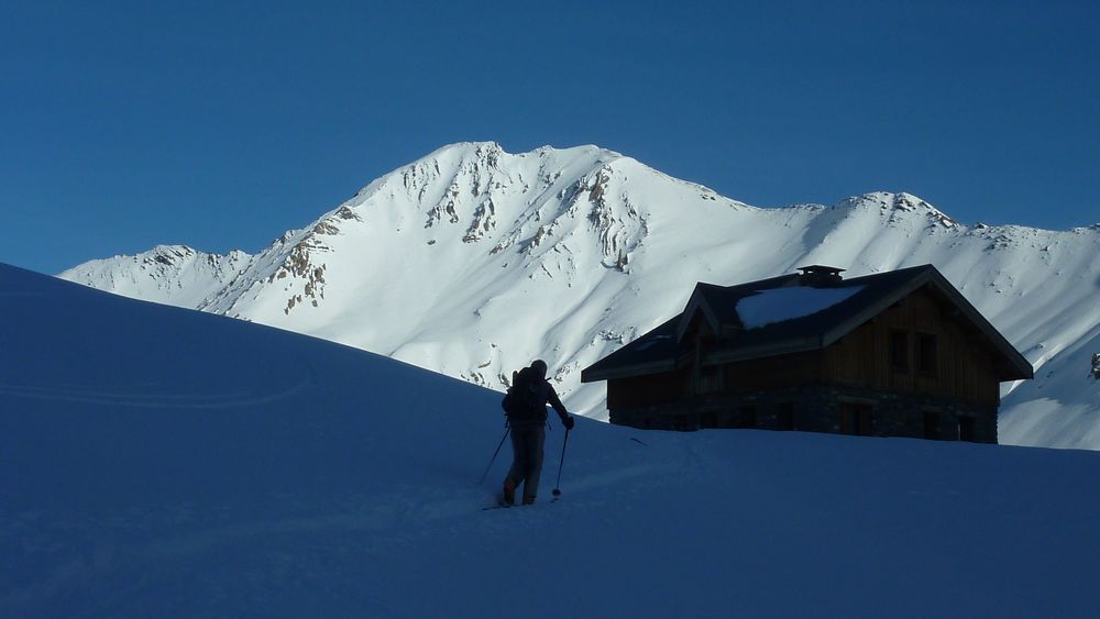 #3 Refuge du Goléon : arrivée au refuge, l Refuge du Goléon : arrivée au refuge, l'Aiguille d'Argentière se devoile