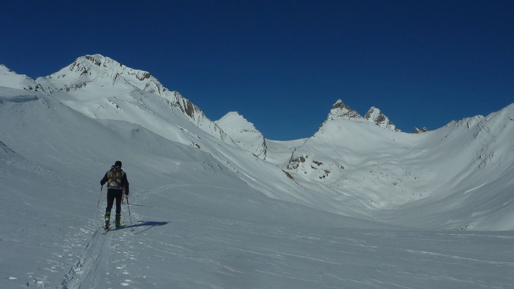 #6 Pointe Salvador : l Pointe Salvador : l'objectif du jour est en vue, devant les Aiguilles d'Arves