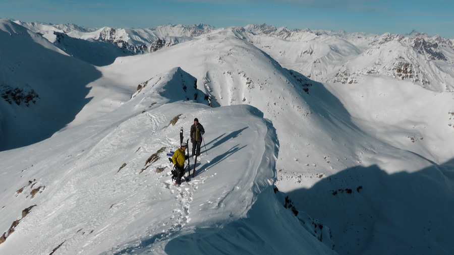 Vue féérique 360° du Sommet, 
Font Sancte au centre à G et Aig Chambeyron à D , mais aussi Ecrins, Viso, Obiou et la Corse !