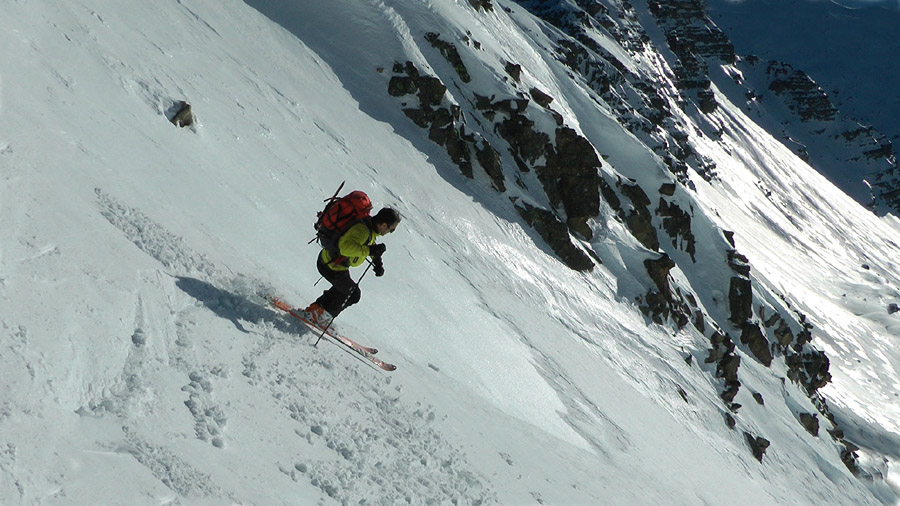 Dominique enchaine sur une poudre tassée transfo moquette