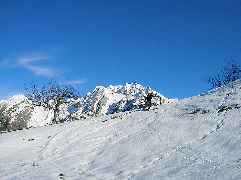 Orsière : Cyrille à la descente avec ses Fischer de ski de randonnée nordique