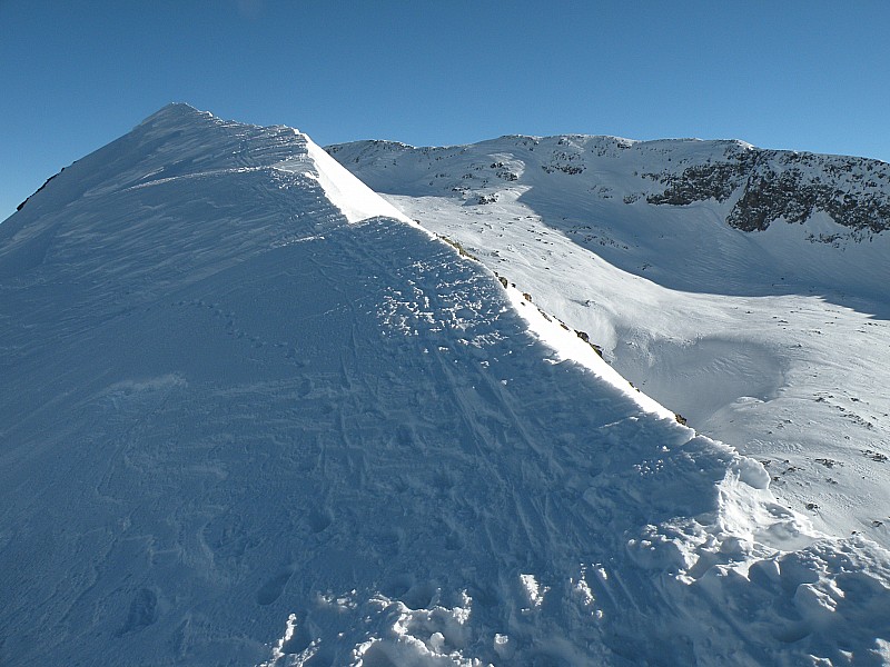 #2 Après la croix : C Après la croix : C'est plus fin, ça a l'air de passer avec les skis.