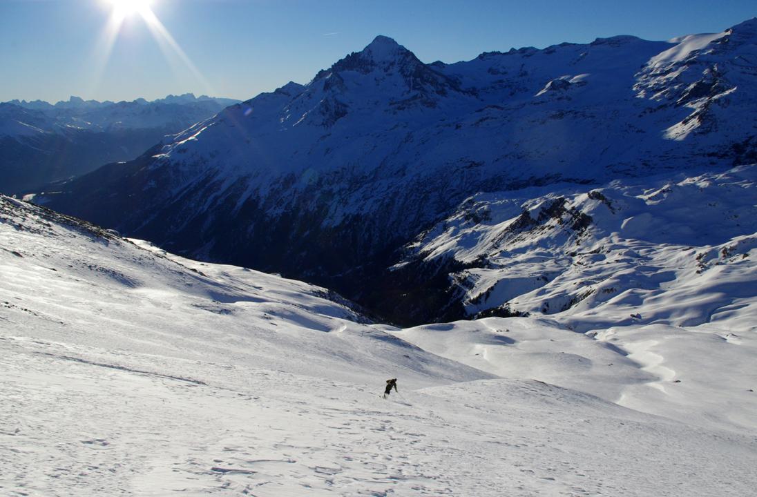 #2 Ivresse de la trilogie : Face à une trilogie récemment parcourue (Parachée Est, Barre, Meije)... Clément allonge les courbes, et passe en opposition et en vitesse dans les neiges changeantes. Les songes augmentent... Existe encore la nature? Ivresse de la trilogie : Face à une trilogie récemment parcourue (Parachée Est, Barre, Meije)... Clément allonge les courbes, et passe en opposition et en vitesse dans les neiges changeantes. Les songes augmentent... Existe encore la nature?