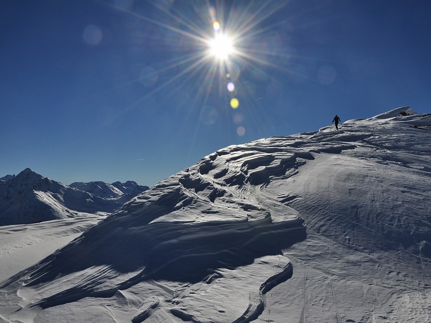 Crête de Turra : Un bon bouclier de neige carton sur la crête