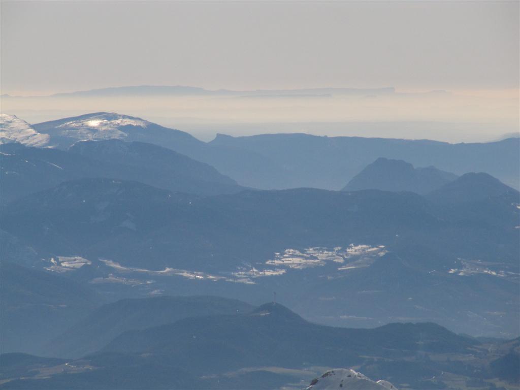 #2 paysage du col : la Sainte-Baume et le pic de Bertagne au fond paysage du col : la Sainte-Baume et le pic de Bertagne au fond