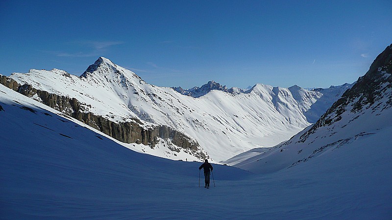 #7 Voyez kesk Voyez kesk'y dit l'Arnaud :) : Arnaud en train de bénir ce si beau et si long vallon :)