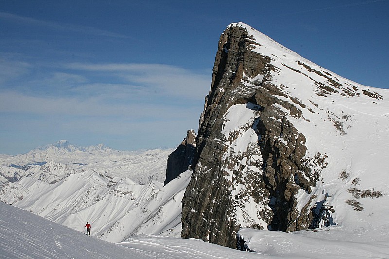 #1 Col de la Saussaz : Justin tente de moraliser le capitalisme en tournant une bonne fois pour toute le dos à l Col de la Saussaz : Justin tente de moraliser le capitalisme en tournant une bonne fois pour toute le dos à l'Aiguille Centrale de la Saussaz.