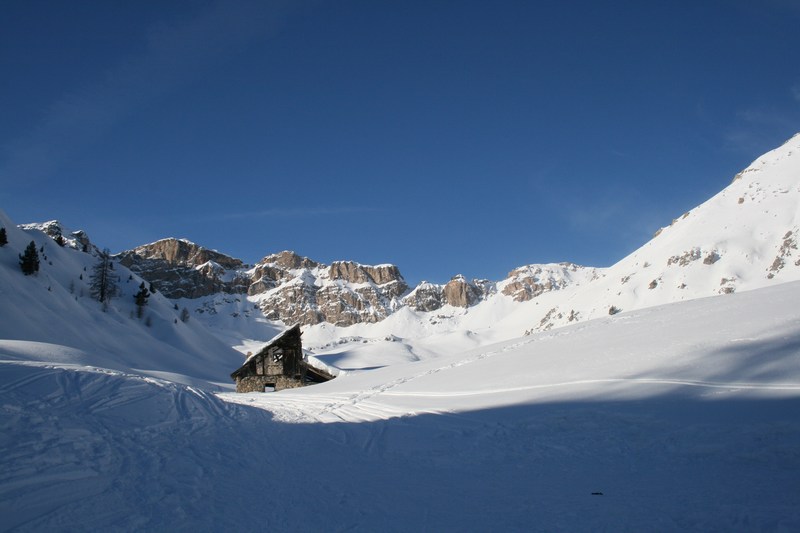 #1 Arrivée aux chalets d Arrivée aux chalets d'Izoard : au fond la crête de Baguet