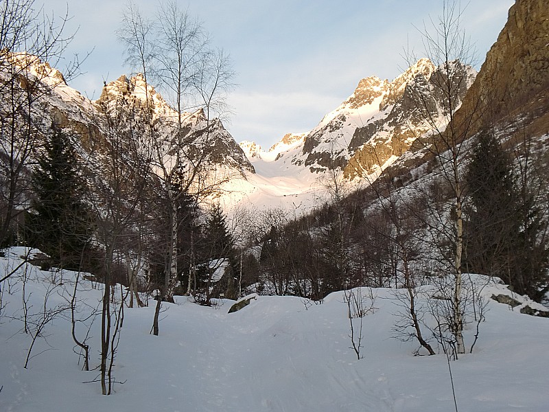 #1 Valon des Roches : Le Grand bleu arrive même si les nuages sur la Lauzière masquent régulièrement le soleil Valon des Roches : Le Grand bleu arrive même si les nuages sur la Lauzière masquent régulièrement le soleil
