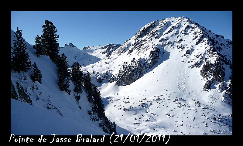 #4 Vue sur les pentes du Grand Eulier et la Croix de Chamrousse. Vue sur les pentes du Grand Eulier et la Croix de Chamrousse.