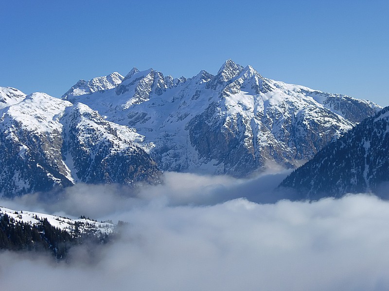 #1 Mer de nuage ! : Au dessus du Rivier avec vu sur Belledone Sud Est. Mer de nuage ! : Au dessus du Rivier avec vu sur Belledone Sud Est.