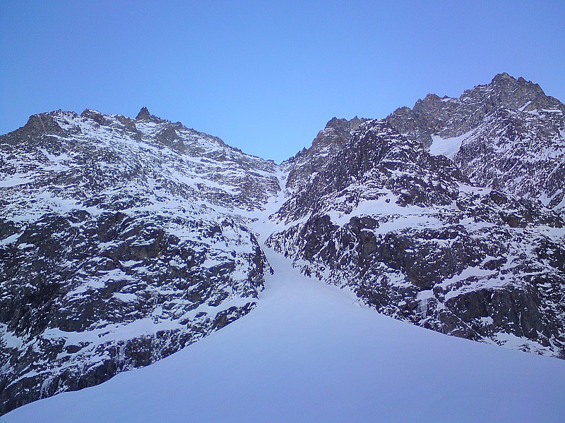 #1 Couloir : Bart S est sur la photo, le pitit point dans le tiers supérieur... Couloir : Bart S est sur la photo, le pitit point dans le tiers supérieur...