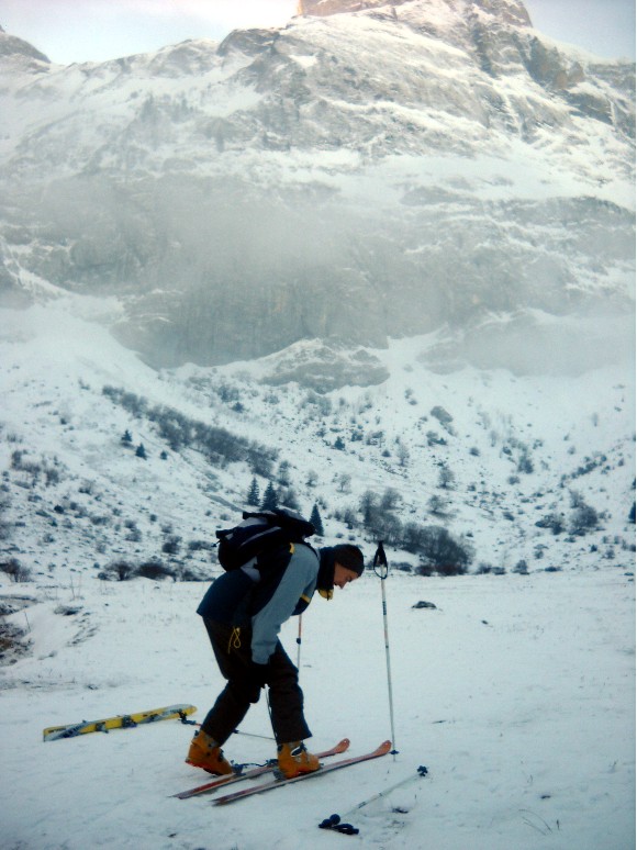 #2 Les conditions au départ : On chausse les skis là à la montée, environ 500m après le parking, juste à la sortie du brouillard Les conditions au départ : On chausse les skis là à la montée, environ 500m après le parking, juste à la sortie du brouillard