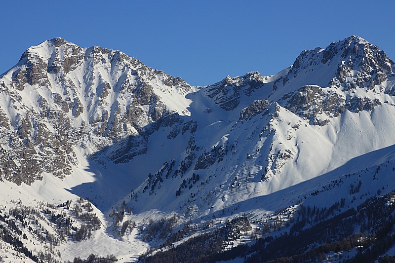 #18 -R14- : Pouzenc, le vallon de l -R14- : Pouzenc, le vallon de l'Auta et la Montagnette depuis le pic Martin Jean