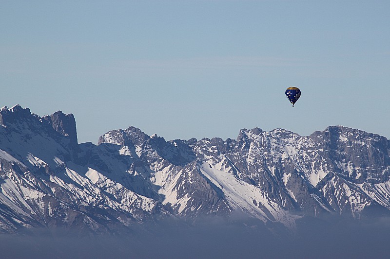 -R9- : Montgolfière au dessus du Dévoluy