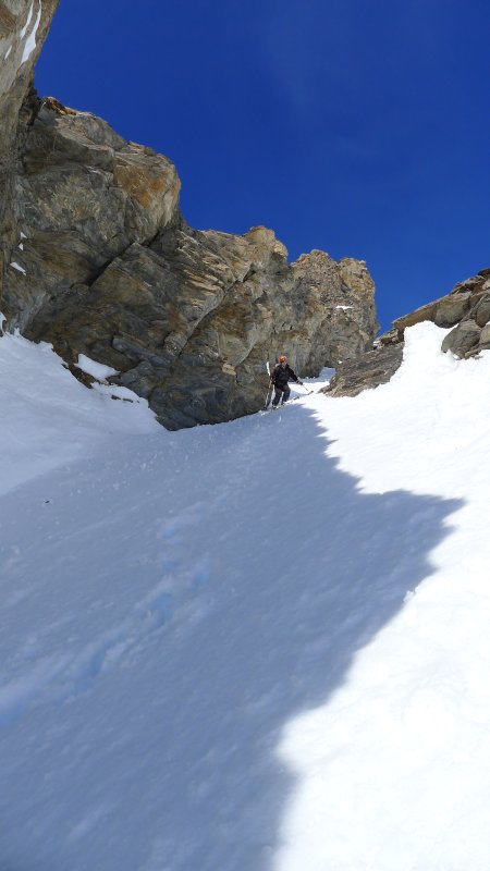 #8 Louis dans le verrou : donnant accès à pente de sortie. Louis dans le verrou : donnant accès à pente de sortie.