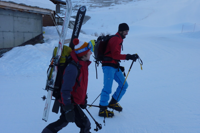 #1 Dom Juan Maurice : A l Dom Juan Maurice : A l'attaque ! Au moins, ça pinaille pas, on chausse les crampons à la caisse et on touche pas aux peaux. Très bon grip sur les pistes vertes du départ.