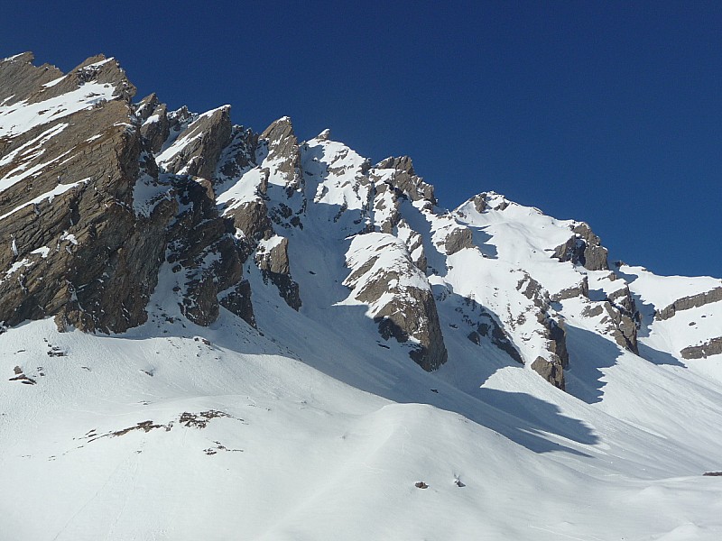 #8 Mont Belleface : Le Bério Blanc, face SE au fond et ses couloirs annexes qui se dévoilent ! Mont Belleface : Le Bério Blanc, face SE au fond et ses couloirs annexes qui se dévoilent !