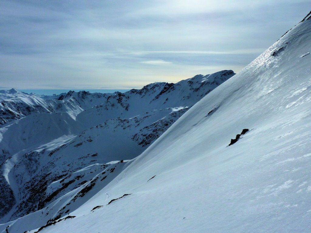 Dans le haut de la face SE : Un regard vers le Sud.