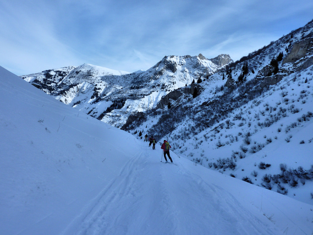 Descente vers la Sauce : Le chemin est bien dammé.