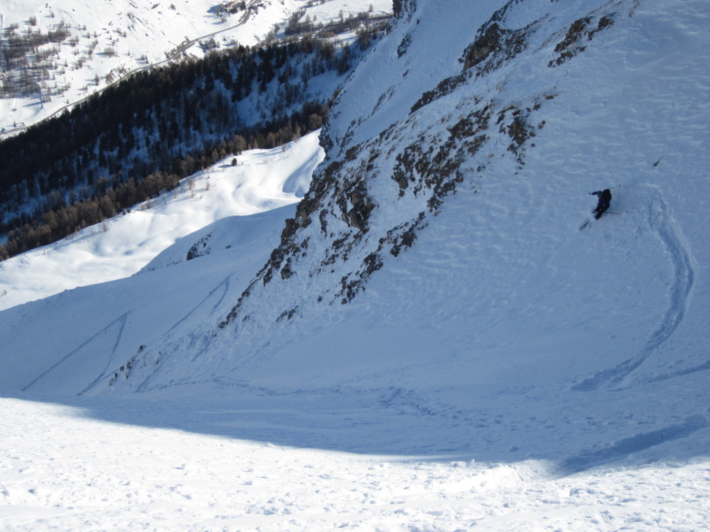 #9 Roche des Clots : dans le premier couloir sous le sommet Roche des Clots : dans le premier couloir sous le sommet