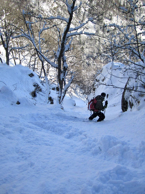 #7 Couloir en S : Le haut du couloir skis aux pieds cette fois. Couloir en S : Le haut du couloir skis aux pieds cette fois.