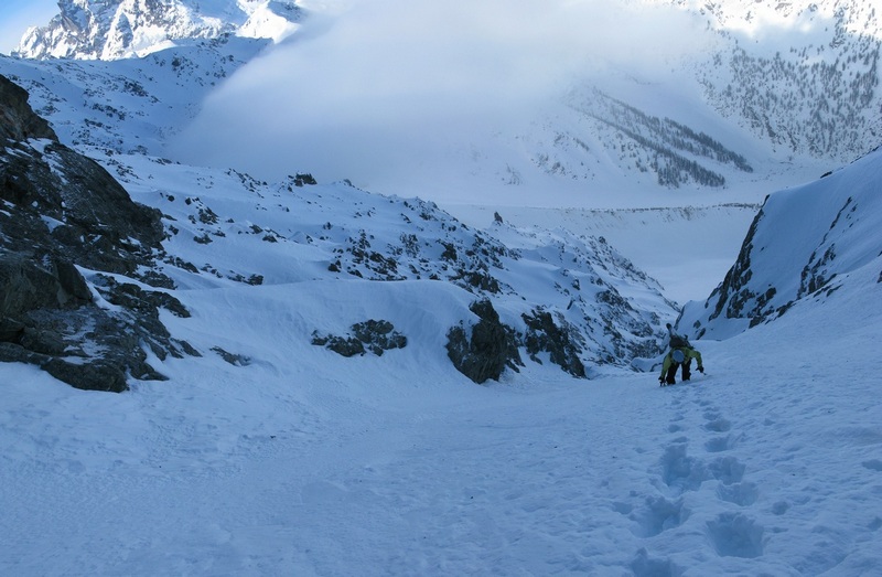 #7 Contre couloir : "contre couloir" large au début puis de plus en plus étroit. Contre couloir : "contre couloir" large au début puis de plus en plus étroit.