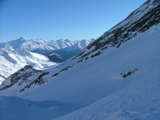#7 vallon du col de Bonalex : retour vers la brèche (2700 m) qui permet de rejoindre le versant SE de la Grande Rochère vallon du col de Bonalex : retour vers la brèche (2700 m) qui permet de rejoindre le versant SE de la Grande Rochère