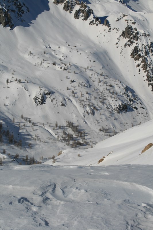 #11 Au pied de la Dent : la descente NW sur le Plan du Vallon; ce sera pour une autre fois. Au pied de la Dent : la descente NW sur le Plan du Vallon; ce sera pour une autre fois.