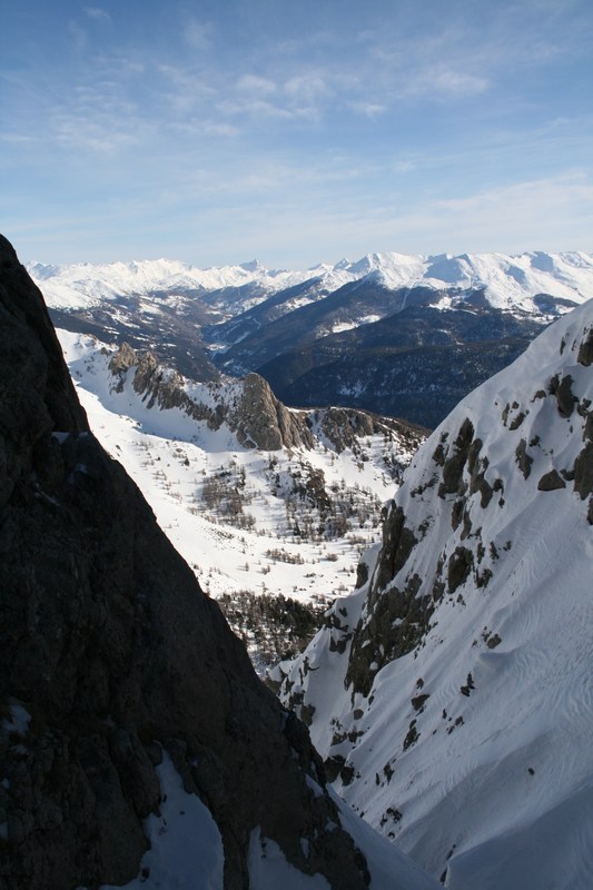 #7 De la brèche de Croseras : vue sur le collu de la crête de Balari. Tout au fond le Bric Bouchet. De la brèche de Croseras : vue sur le collu de la crête de Balari. Tout au fond le Bric Bouchet.