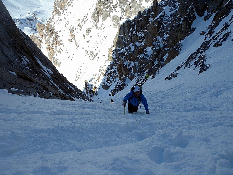 #8 remontée du couloir : Mais si on a de la place à six dans un tel couloir !!! remontée du couloir : Mais si on a de la place à six dans un tel couloir !!!
