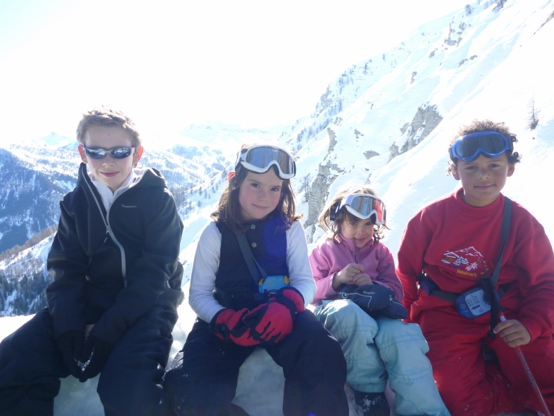 #3 Aunos : Les 4 gamins, avec le sourire ! Aunos : Les 4 gamins, avec le sourire !