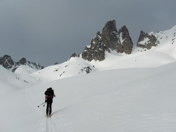 #1 Col des aiguillons : Tout à droite : les pentes de l Col des aiguillons : Tout à droite : les pentes de l'aiguille de la Balme
A gauche : Le col des aiguillons qui se dessine