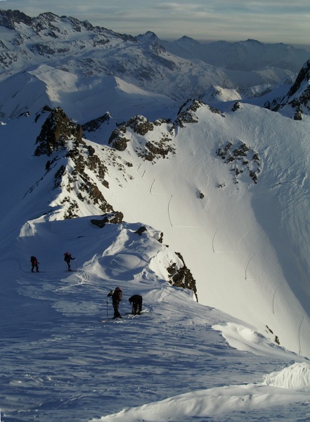 Col de l'amiante : Lumière de rève sur le col. C'était dur de résister à la tentation de le redescendre pour le plaisir.