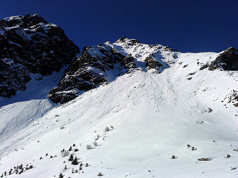 #1 Pic Barlet : les couloirs vue du lac de Crop Pic Barlet : les couloirs vue du lac de Crop