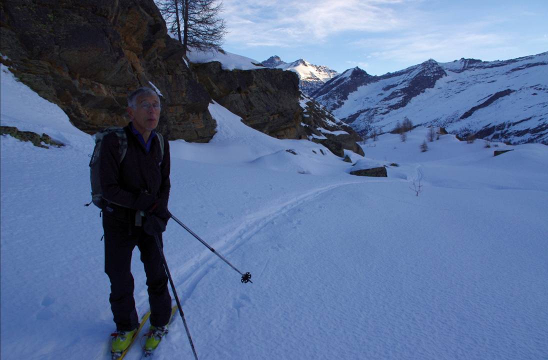 #1 MichelB à la trace : Montée à l MichelB à la trace : Montée à l'ombre de la Pointe de la Roley, nous débouchons sur le Plan du Nivollet, avec les nombreux contournements de ressauts de gneiss locaux à réaliser.