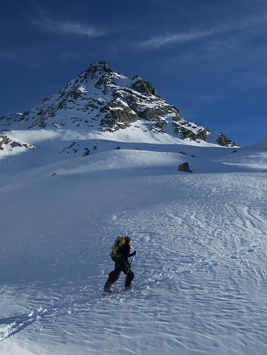 #2 Bric Bouchet : L Bric Bouchet : L'arête SW se dévoile... c'est seccos ! (photo Sophie)