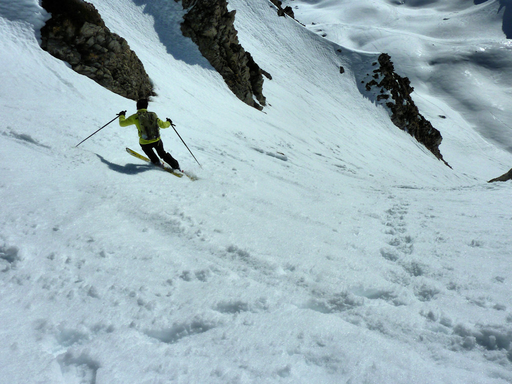 #12 Descente de la brêche : Françoise la première à s Descente de la brêche : Françoise la première à s'élancer.