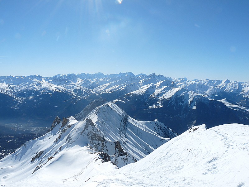 #2 Vue au sud : Petit Perron, Croix des Têtes, massifs des Arves et des Ecrins Vue au sud : Petit Perron, Croix des Têtes, massifs des Arves et des Ecrins