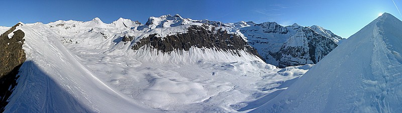 #4 Panorama 180 : Vue vers le Nord (Estaris et Diolon à gauche, Piniers à droite, Pelissons dominant le plateau de Jujal plein centre. Panorama 180 : Vue vers le Nord (Estaris et Diolon à gauche, Piniers à droite, Pelissons dominant le plateau de Jujal plein centre.
