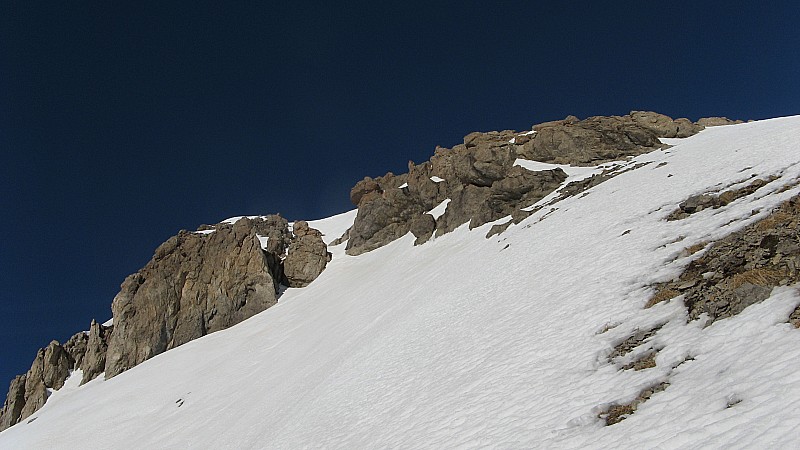 #4 Sous le sommet : Petit couloir E choisit au départ de la pointe 2877 car plus transfo que la sortie située coté SW Sous le sommet : Petit couloir E choisit au départ de la pointe 2877 car plus transfo que la sortie située coté SW