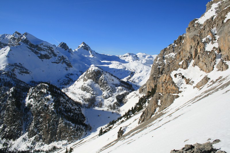 #3 Vers le Col de Néal : il reste de la neige dans les versants froids. Vers le Col de Néal : il reste de la neige dans les versants froids.