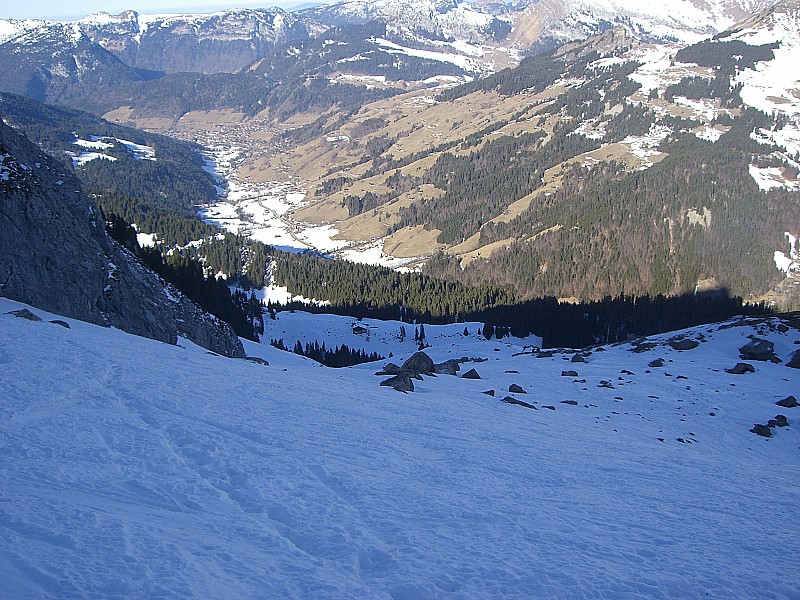 #1 vue de la montée : Vue de la montée depuis le chalet de Paccaly (1490m). Tout à l vue de la montée : Vue de la montée depuis le chalet de Paccaly (1490m). Tout à l'ombre, neige gelée et très dure.