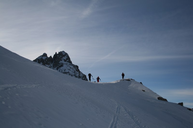 #4 Petite bosse : au soleil propice à une petite pause, avant la traversée descendante vers le pied de la face SW. Petite bosse : au soleil propice à une petite pause, avant la traversée descendante vers le pied de la face SW.