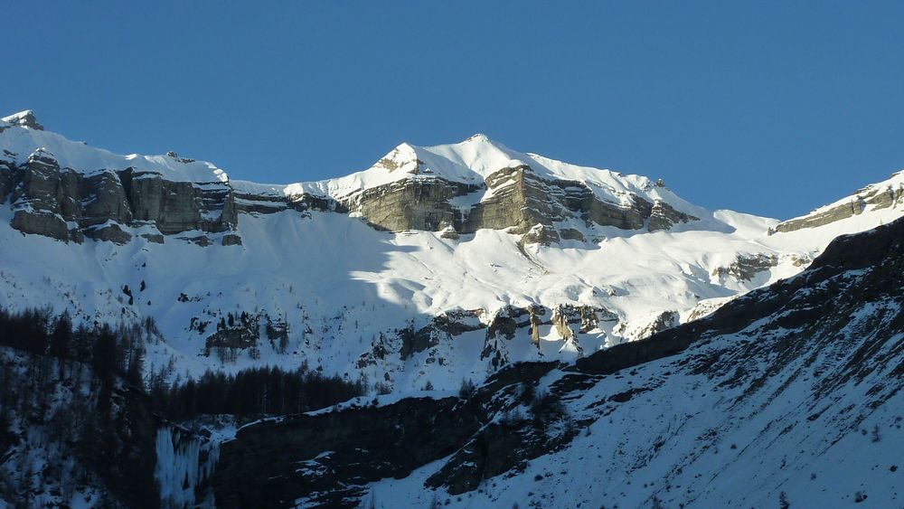 #1 Pointe Sud de la Venasque : le versant est est déjà bien eclairé Pointe Sud de la Venasque : le versant est est déjà bien eclairé