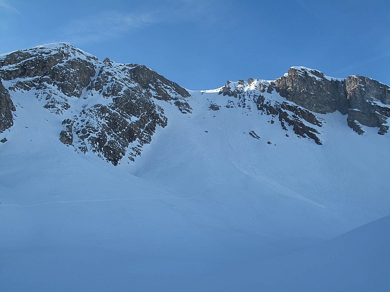 #4 couloir E vu du bas : la fin est pas mauvaise. couloir E vu du bas : la fin est pas mauvaise.