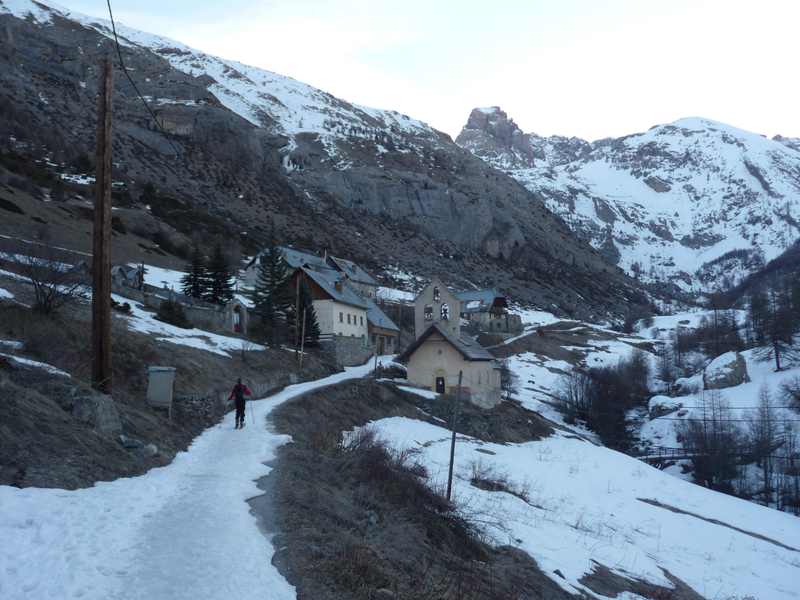 #1 Départ : Départ de Fouillouse : juste une langue de neige sur le chemin Départ : Départ de Fouillouse : juste une langue de neige sur le chemin