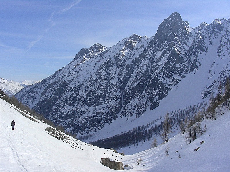 #9 Vallon et Brèche Casset : Têtes de Sainte Marguerite et Brèche du Casset
Beaucoup de monde dans la Brèche et surtout au Couloir Davin - Impressionnant de voir autant de monde (pas loin de 10 personnes l Vallon et Brèche Casset : Têtes de Sainte Marguerite et Brèche du Casset
Beaucoup de monde dans la Brèche et surtout au Couloir Davin - Impressionnant de voir autant de monde (pas loin de 10 personnes l'ont fait) dans un couloir si difficile